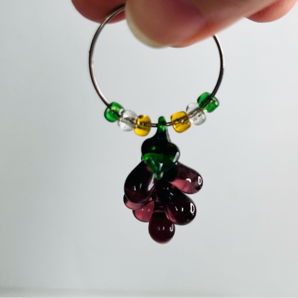 wine charm markers glass grapes bar accessories crafts lot of 4 blu prpl red grn - Picture 3 of 3